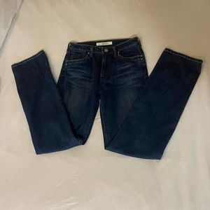UNIQLO straight leg classic dark wash blue jeans!! 
high waist “natural” fit